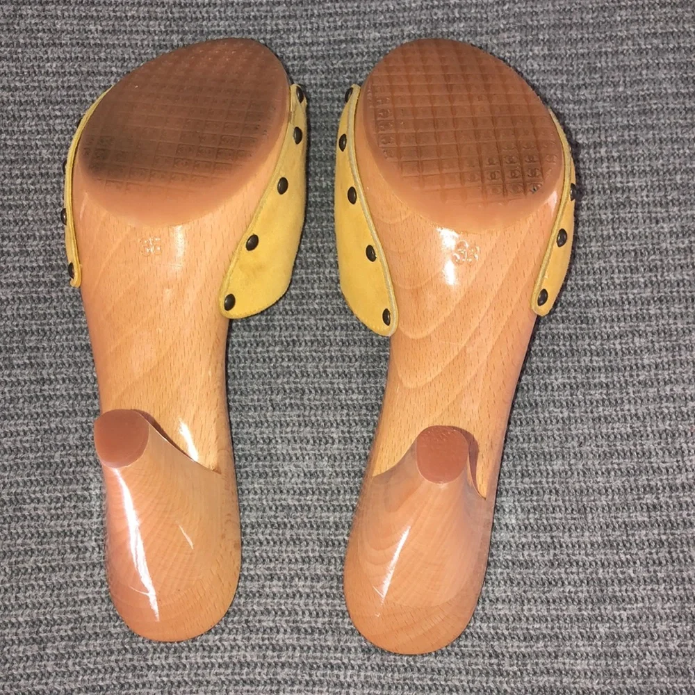 !SOLD! CHANEL Vintage Mules Yellow Suede - Picture 8 of 8